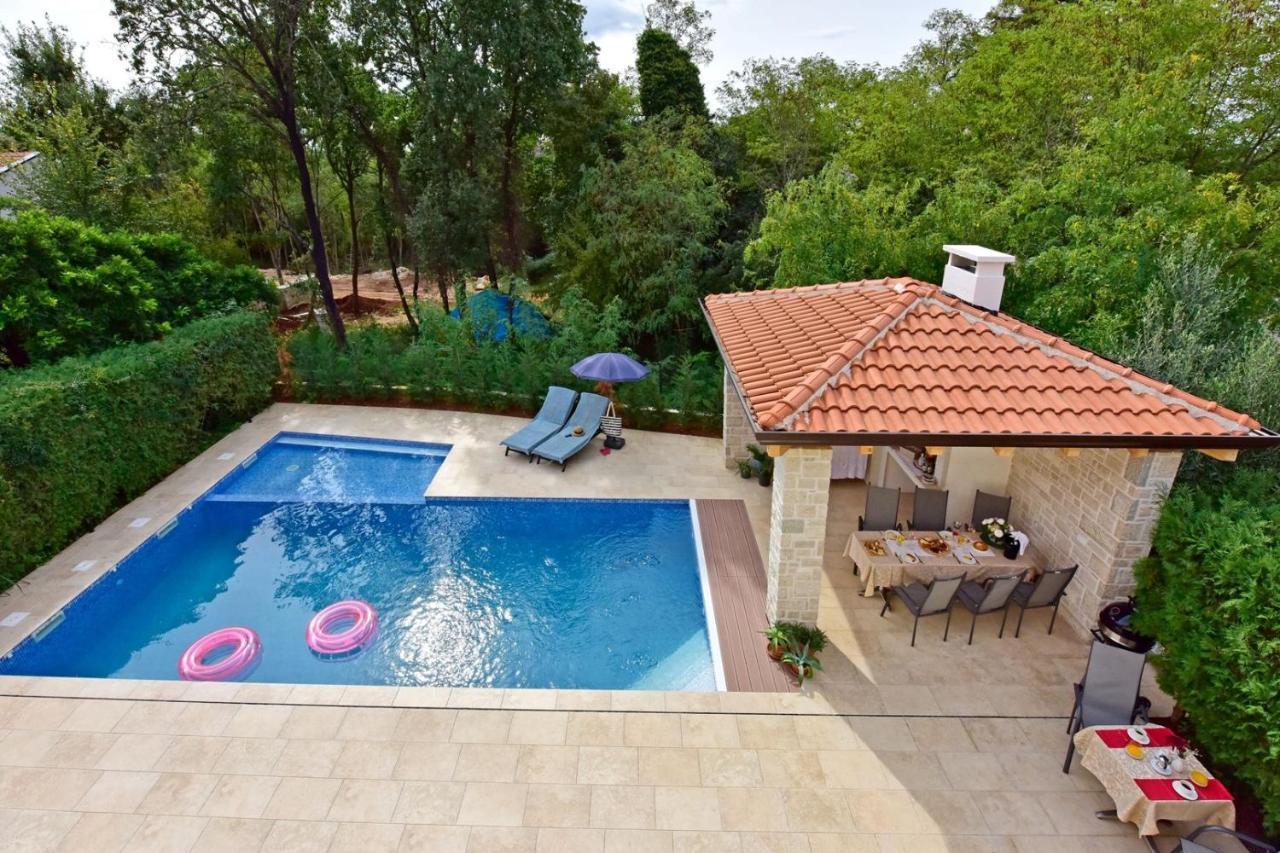 Apartments House Anna For Max 13 Persons In Porec, Pet Friendly Exterior photo